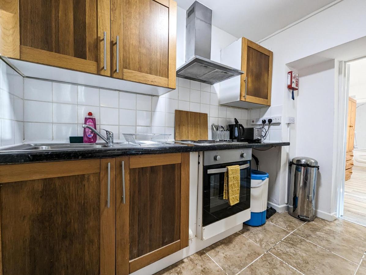 Cozy Central Apartments - With Private Kitchens & Bathrooms ポーツマス エクステリア 写真