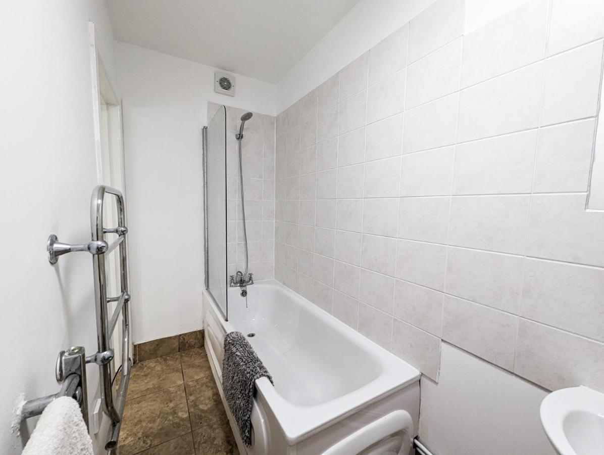 Cozy Central Apartments - With Private Kitchens & Bathrooms ポーツマス エクステリア 写真
