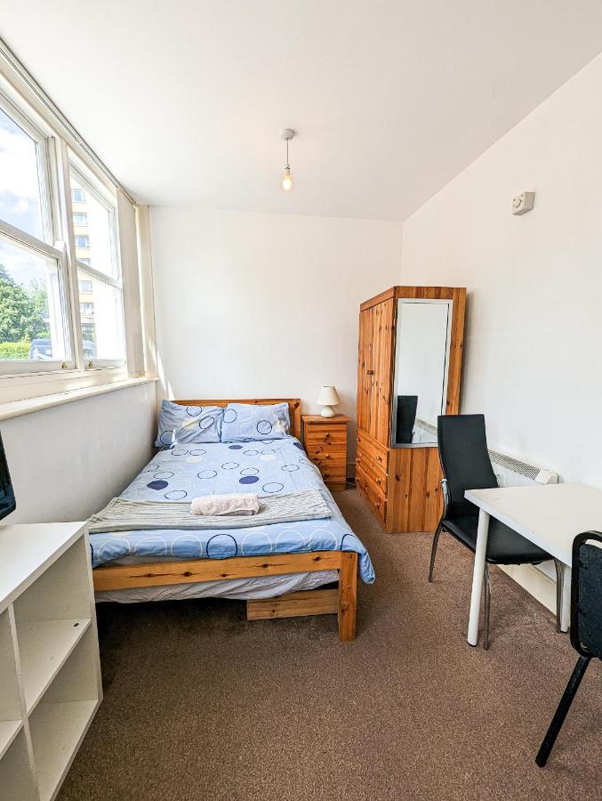 Cozy Central Apartments - With Private Kitchens & Bathrooms ポーツマス エクステリア 写真