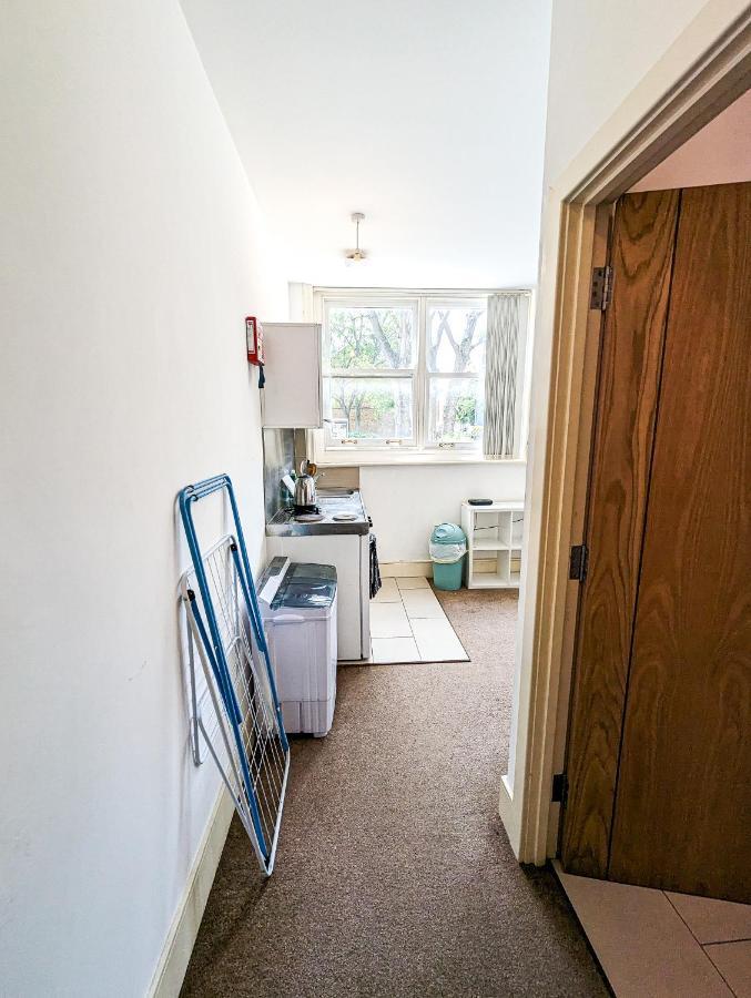 Cozy Central Apartments - With Private Kitchens & Bathrooms ポーツマス エクステリア 写真